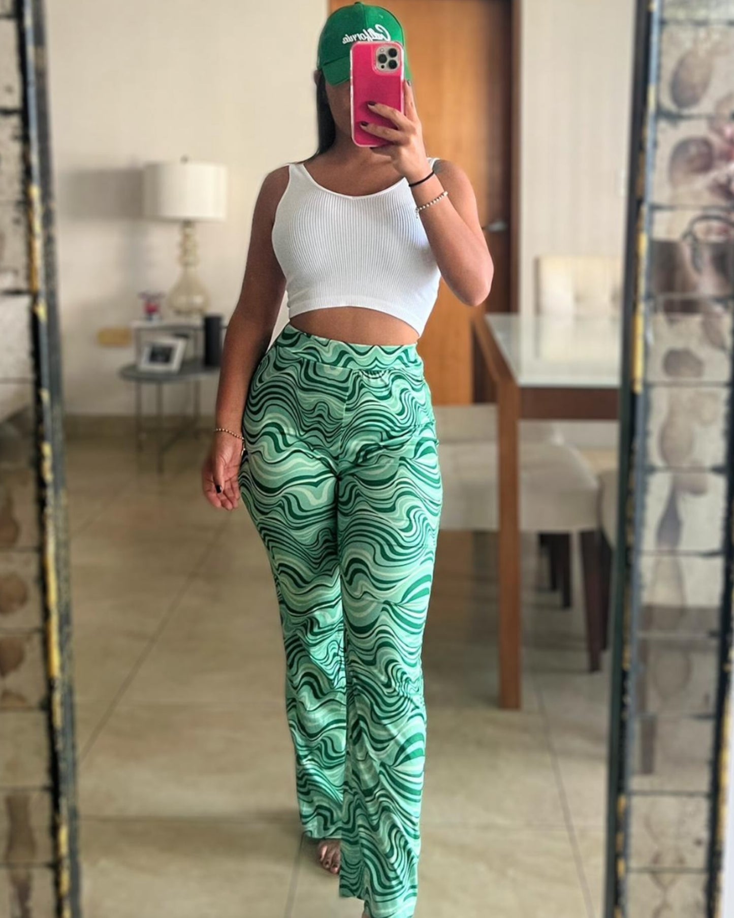 Marcela Pant (green)